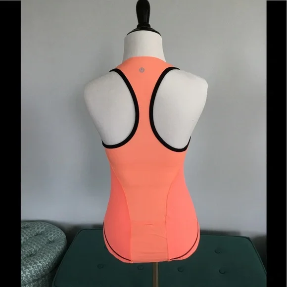 Lululemon Cardio Kick tank size 4 - Picture 2 of 2